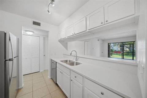 Copropriété à vendre à Saint Petersburg, Floride: 3 chambres, 105.91 m2 № 2373941 - photo 3