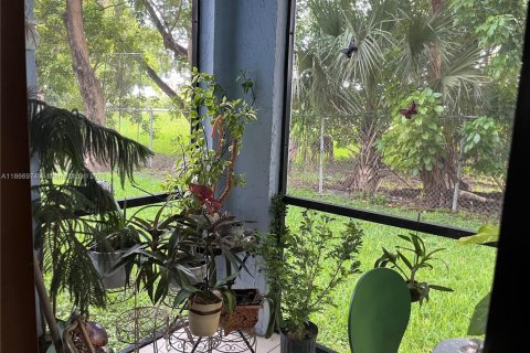 Copropriété à vendre à Miami, Floride: 2 chambres, 91.97 m2 № 1927935 - photo 10