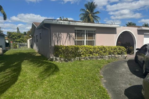 Casa en venta en Sunrise, Florida, 3 dormitorios, 166.11 m2 № 1978216 - foto 1
