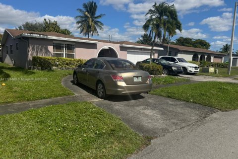 Casa en venta en Sunrise, Florida, 3 dormitorios, 166.11 m2 № 1978216 - foto 3