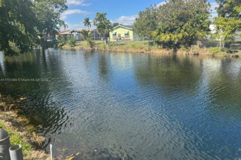 Casa en venta en Sunrise, Florida, 3 dormitorios, 166.11 m2 № 1978216 - foto 14