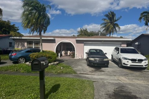 Casa en venta en Sunrise, Florida, 3 dormitorios, 166.11 m2 № 1978216 - foto 2
