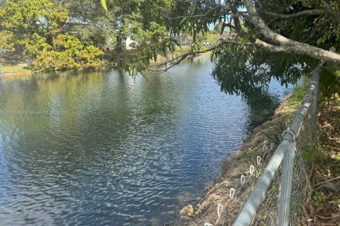 Casa en venta en Sunrise, Florida, 3 dormitorios, 166.11 m2 № 1978216 - foto 15