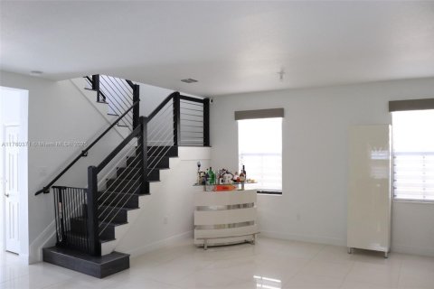 House in Doral, Florida 5 bedrooms, 277.96 sq.m. № 1731432 - photo 16