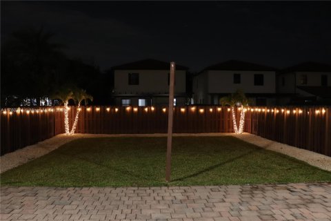 House in Doral, Florida 5 bedrooms, 277.96 sq.m. № 1731432 - photo 13