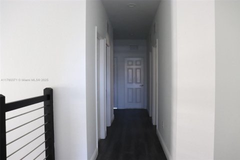 House in Doral, Florida 5 bedrooms, 277.96 sq.m. № 1731432 - photo 25