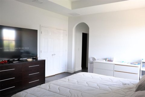 House in Doral, Florida 5 bedrooms, 277.96 sq.m. № 1731432 - photo 22