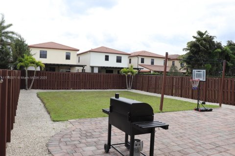 House in Doral, Florida 5 bedrooms, 277.96 sq.m. № 1731432 - photo 5