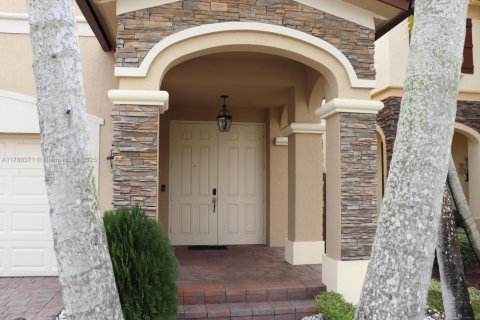 House in Doral, Florida 5 bedrooms, 277.96 sq.m. № 1731432 - photo 4