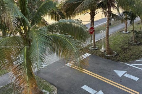 Снять в аренду кондоминиум в Норт-Майами-Бич, Флорида 1 спальня, 77.57м2, № 2029083 - фото 9