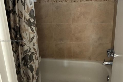 Снять в аренду кондоминиум в Норт-Майами-Бич, Флорида 1 спальня, 77.57м2, № 2029083 - фото 13