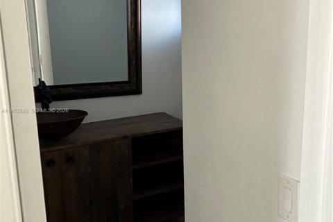 Снять в аренду кондоминиум в Норт-Майами-Бич, Флорида 1 спальня, 77.57м2, № 2029083 - фото 16