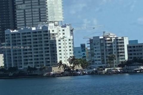 Снять в аренду кондоминиум в Норт-Майами-Бич, Флорида 1 спальня, 77.57м2, № 2029083 - фото 18