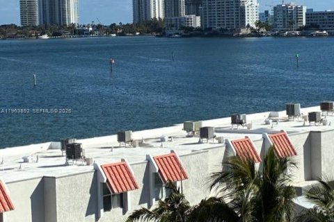 Снять в аренду кондоминиум в Норт-Майами-Бич, Флорида 1 спальня, 77.57м2, № 2029083 - фото 20