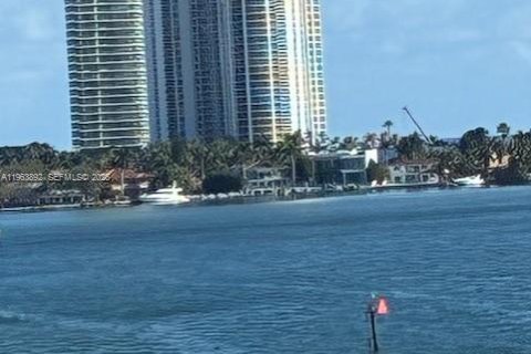 Снять в аренду кондоминиум в Норт-Майами-Бич, Флорида 1 спальня, 77.57м2, № 2029083 - фото 21