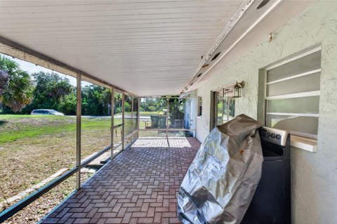 Villa ou maison à vendre à Port Charlotte, Floride: 3 chambres, 98.1 m2 № 2195311 - photo 19