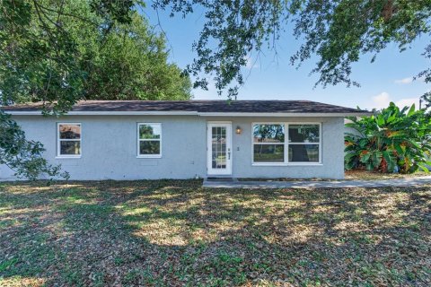 House in Port Charlotte, Florida 3 bedrooms, 98.1 sq.m. № 2195311