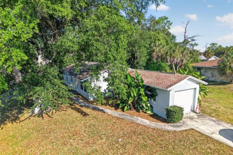Villa ou maison à vendre à Port Charlotte, Floride: 3 chambres, 98.1 m2 № 2195311 - photo 16