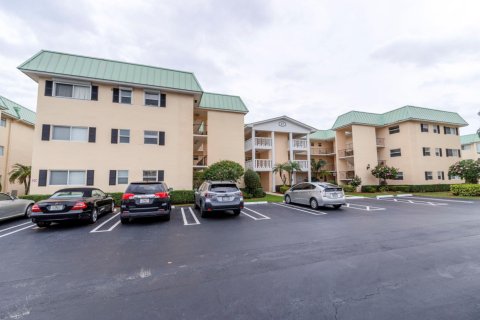 Condo in Boynton Beach, Florida, 1 bedroom  № 950058 - photo 1