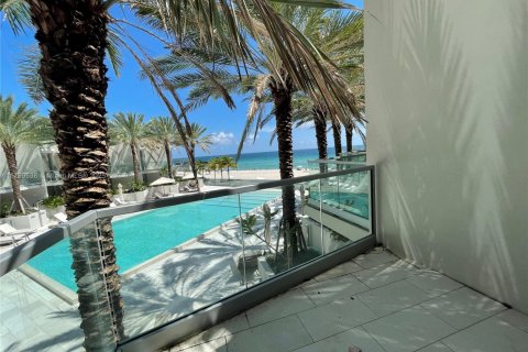 Купить кондоминиум в Санни-Айлс-Бич, Флорида 21.37м2, № 1959436 - фото 1