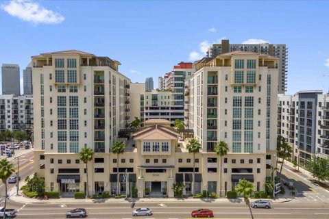 Copropriété à vendre à Tampa, Floride: 2 chambres, 147.71 m2 № 1722297 - photo 1