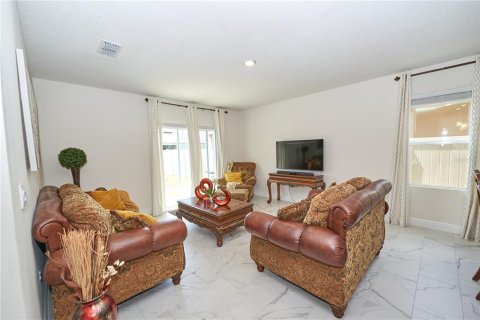 House in Davenport, Florida 5 bedrooms, 234.3 sq.m. № 1616319 - photo 9