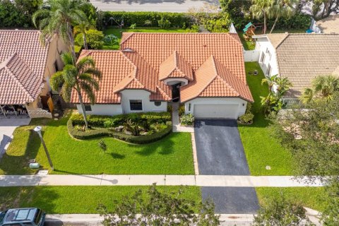 Villa ou maison à louer à Plantation, Floride: 4 chambres, 184.32 m2 № 1920544 - photo 1