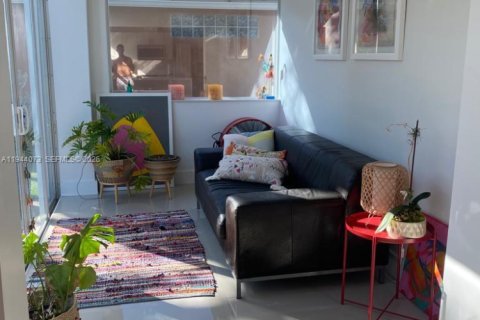 House in Miami, Florida 3 bedrooms, 136.47 sq.m. № 2000874 - photo 5