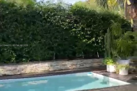 House in Miami, Florida 3 bedrooms, 136.47 sq.m. № 2000874 - photo 17