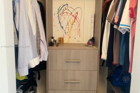 House in Miami, Florida 3 bedrooms, 136.47 sq.m. № 2000874 - photo 11