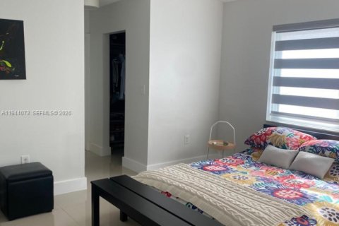 House in Miami, Florida 3 bedrooms, 136.47 sq.m. № 2000874 - photo 8