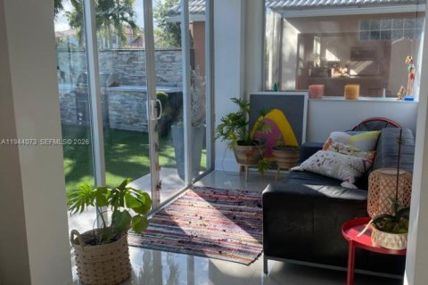 House in Miami, Florida 3 bedrooms, 136.47 sq.m. № 2000874 - photo 6