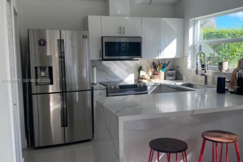 House in Miami, Florida 3 bedrooms, 136.47 sq.m. № 2000874 - photo 4