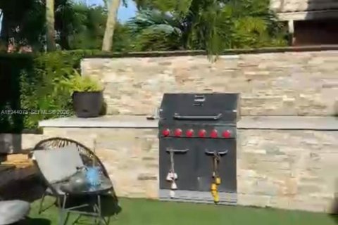 House in Miami, Florida 3 bedrooms, 136.47 sq.m. № 2000874 - photo 18