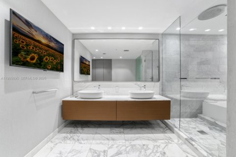 Copropriété à vendre à Bal Harbour, Floride: 2 chambres, 213.3 m2 № 2034966 - photo 18