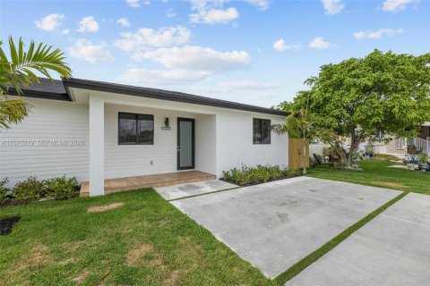 Casa en alquiler en Goulds, Florida, 3 dormitorios, 116.96 m2 № 2085833 - foto 4