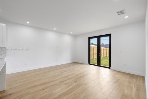 Casa en alquiler en Goulds, Florida, 3 dormitorios, 116.96 m2 № 2085833 - foto 9
