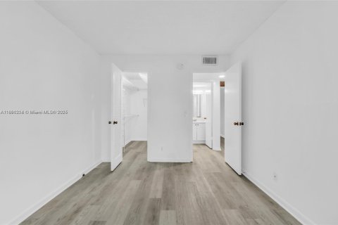 Condo in Boca Raton, Florida, 2 bedrooms  № 1937333 - photo 8
