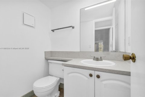 Condo in Boca Raton, Florida, 2 bedrooms  № 1937333 - photo 11