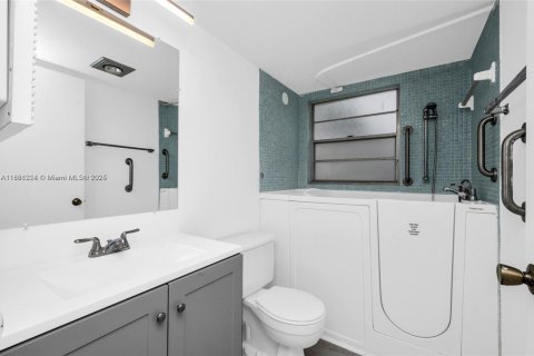 Condo in Boca Raton, Florida, 2 bedrooms  № 1937333 - photo 10