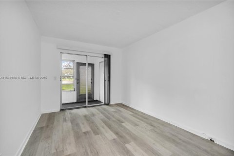 Condo in Boca Raton, Florida, 2 bedrooms  № 1937333 - photo 9