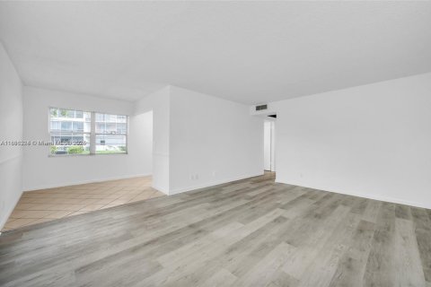 Condo in Boca Raton, Florida, 2 bedrooms  № 1937333 - photo 5