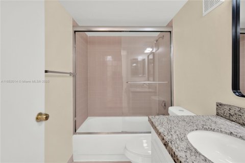 Condo in Cutler Bay, Florida, 2 bedrooms  № 1812275 - photo 12