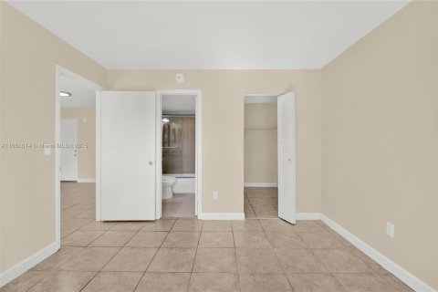 Condo in Cutler Bay, Florida, 2 bedrooms  № 1812275 - photo 11