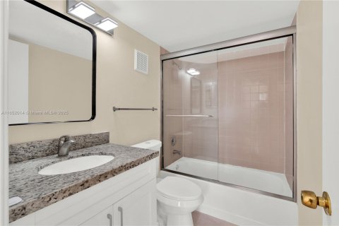 Condo in Cutler Bay, Florida, 2 bedrooms  № 1812275 - photo 7