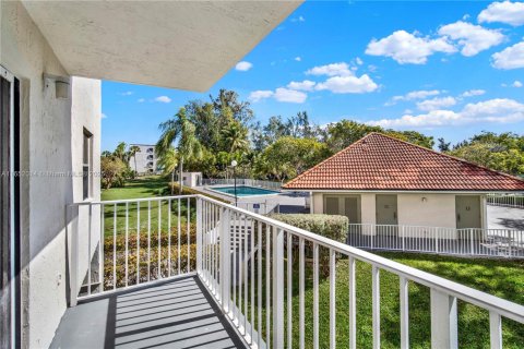 Condo in Cutler Bay, Florida, 2 bedrooms  № 1812275 - photo 17