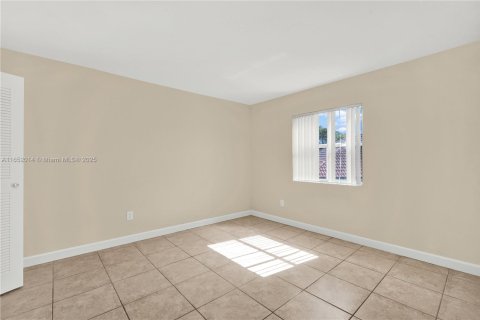 Condo in Cutler Bay, Florida, 2 bedrooms  № 1812275 - photo 10
