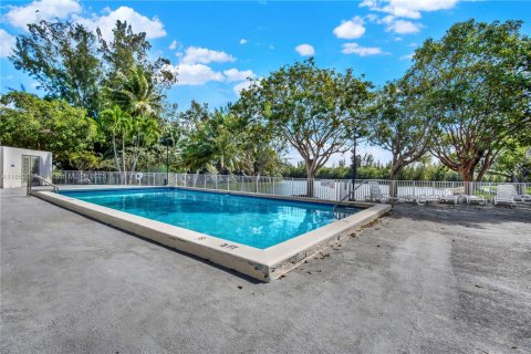 Condo in Cutler Bay, Florida, 2 bedrooms  № 1812275 - photo 21