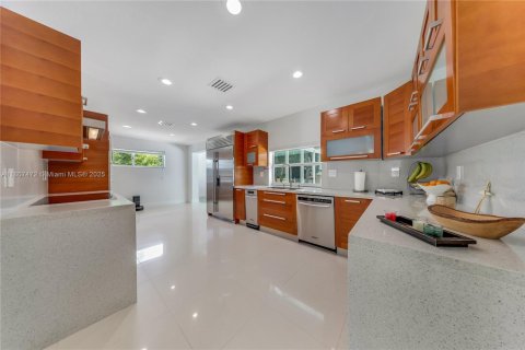 House in Miami, Florida 4 bedrooms, 243.22 sq.m. № 1770498 - photo 7