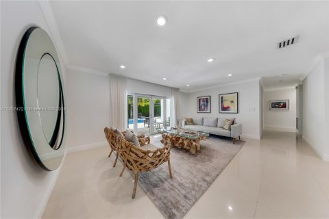 House in Miami, Florida 4 bedrooms, 243.22 sq.m. № 1770498 - photo 6